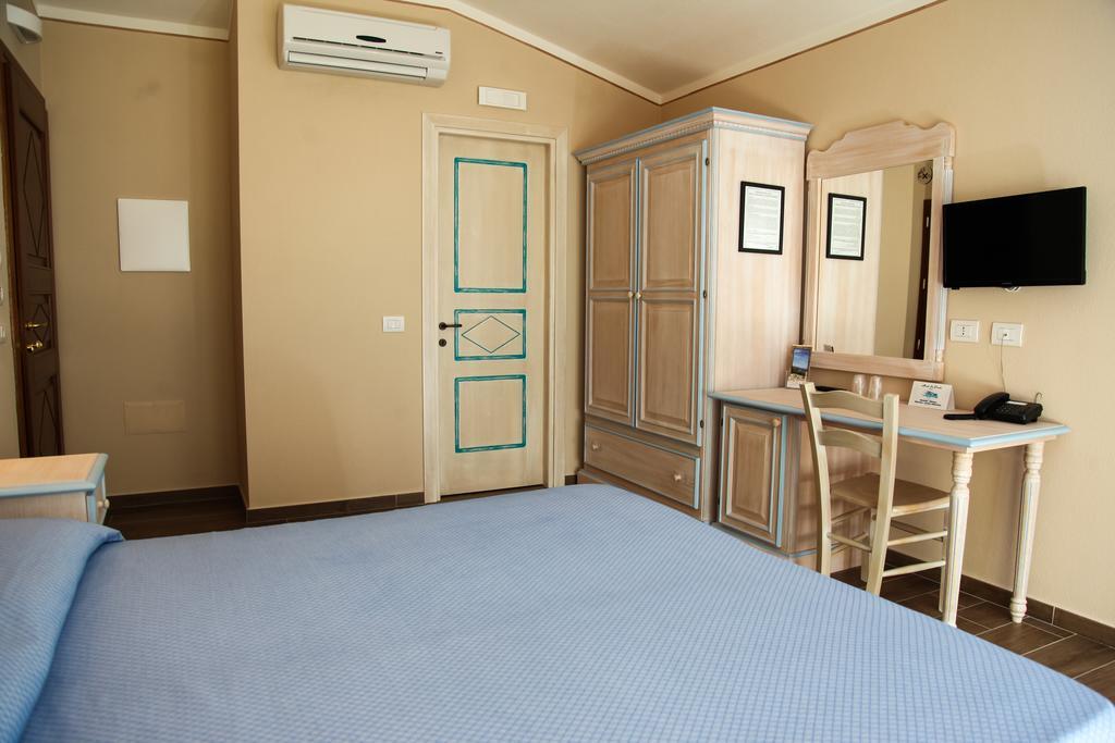 Hotel Lu Pitrali San Teodoro  Eksteriør billede